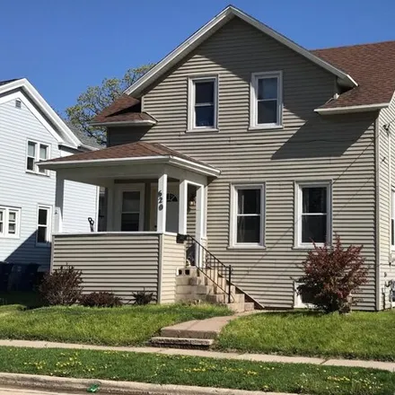Buy this 4 bed house on 668 Prospect Avenue in Oshkosh, WI 54901