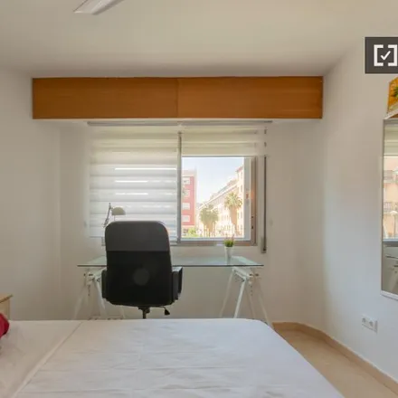 Rent this 5 bed room on Avinguda del Port in 88, 46023 Valencia