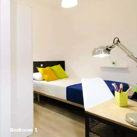 Rent this 1 bed room on Bocadillo de Jamón y Champán in Calle de Fernando VI, 21