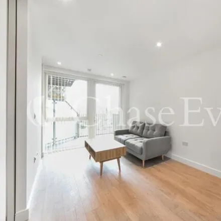 Buy this studio apartment on Beresford Avenue in London, HA0 1PX