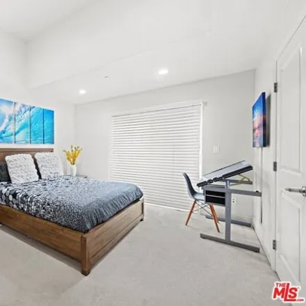 Image 5 - 7579 Romaine Street, West Hollywood, CA 90046, USA - Condo for sale