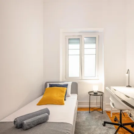 Rent this 6 bed room on Park Avenue in Rua Padre António Vieira, 1070-015 Lisbon