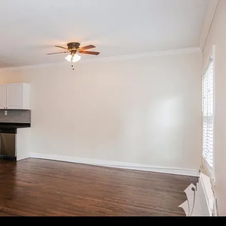 Rent this 1 bed apartment on 732 West Roscoe Street