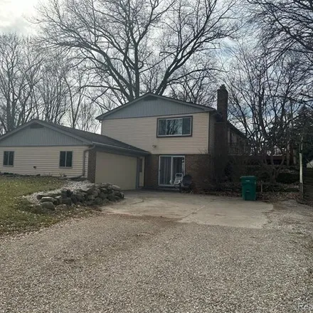 Buy this 3 bed house on 1774 Union Circle in Commerce Charter Township, MI 48382