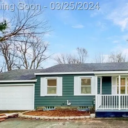 Rent this 3 bed house on 2526 Lee Avenue in Shelby Charter Township, MI 48317