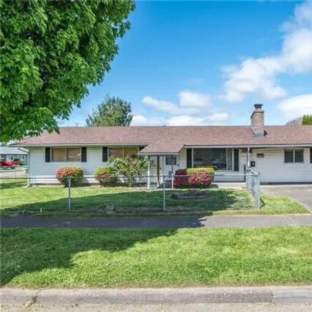 Buy this 3 bed house on 3080 Hudson Street in Longview, WA 98632