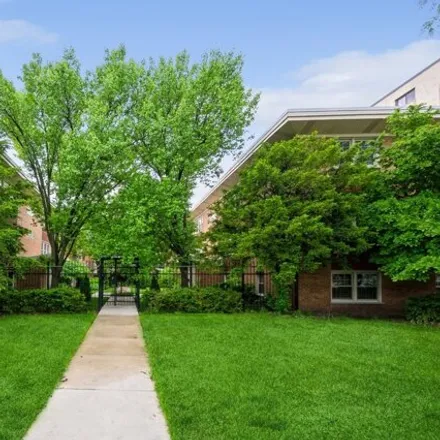 Buy this 2 bed condo on 7526-7538 North Ridge Boulevard in Chicago, IL 60645