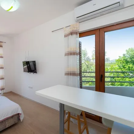 Rent this 5 bed house on Posedarje in Jadranska ulica, 23242 Općina Posedarje