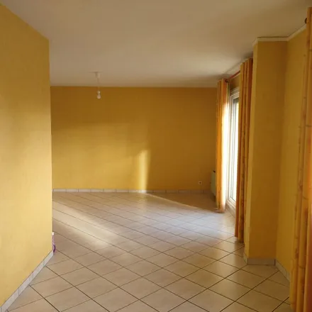 Rent this 3 bed apartment on 32 Rue Paul Noailly in 03150 Sanssat, France