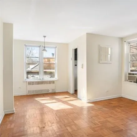 Image 8 - 205 East 238th Street, New York, NY 10470, USA - Apartment for sale