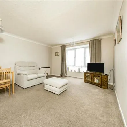 Image 2 - Cadogan Court, Kingston Upon Thames, Great London, Kt3 - Apartment for sale