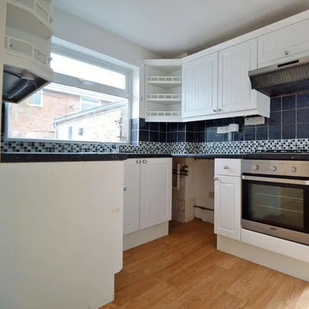 Image 2 - 5 Streamside, Clevedon, BS21 6YL, United Kingdom - Duplex for rent