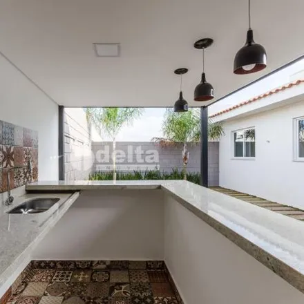 Buy this 3 bed house on Avenida Israel in Laranjeiras, Uberlândia - MG