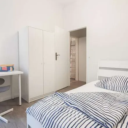 Rent this 3 bed apartment on Aalesunder Straße 4 in 10439 Berlin, Germany