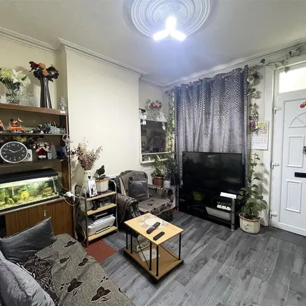 Rent this 3 bed townhouse on Burfield Street in Leicester, LE4 6AN