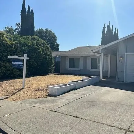 Buy this 4 bed house on 292 Yellowstone Drive in Vacaville, CA 95687
