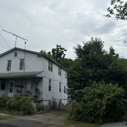 Image 2 - 70-72 Crane St, Fairfield, Connecticut, 06825 - House for sale