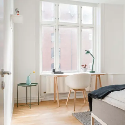 Rent this 7 bed room on City Hall Square in H.C. Andersens Boulevard, 1550 København V