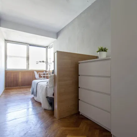 Rent this 5 bed room on Santander Bank in Avinguda del Port, 46023 Valencia