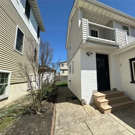 Rent this 3 bed house on 527 West Market Street in City of Long Beach, NY 11561