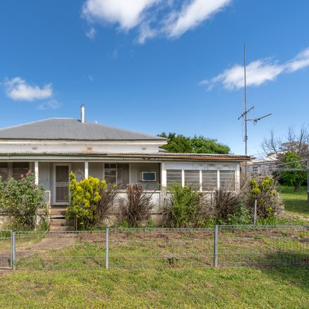 Rent this 2 bed house on 27 Kiewa Street