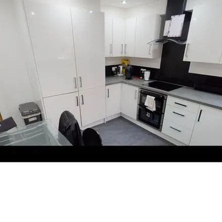 Rent this 5 bed townhouse on 54 in 56 Headingley Mount, Leeds