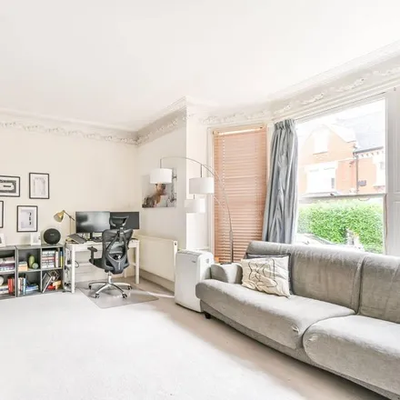 Image 3 - 79 Thurleigh Road, London, SW12 8UE, United Kingdom - Apartment for rent
