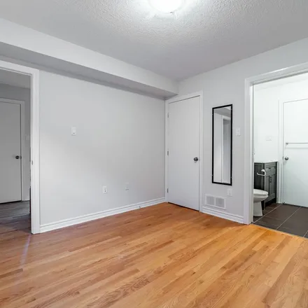 Image 7 - 570 Chapel Street, Ottawa, ON K1N 7Z9, Canada - Apartment for rent