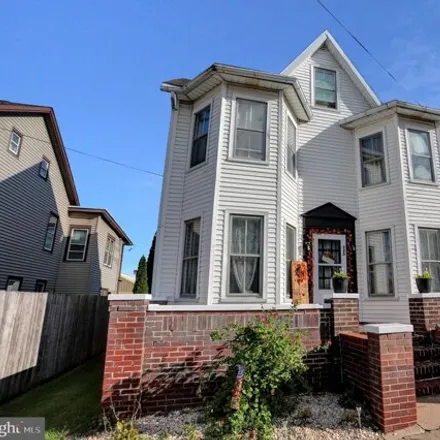 Buy this 3 bed house on Union Street in Halifax, Dauphin County