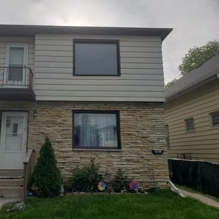 Buy this studio house on 1005 South 61st Street in West Allis, WI 53214