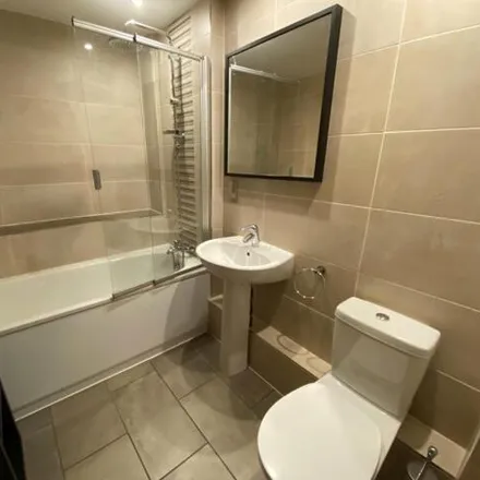 Image 6 - 3 City Walk, Leeds, LS11 5DZ, United Kingdom - Apartment for sale