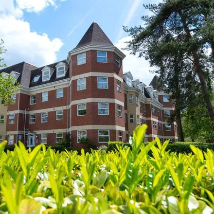 Image 1 - Elmhurst Court, Firlands Avenue, Camberley, GU15 2HY, United Kingdom - Apartment for rent