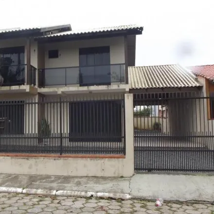 Rent this 3 bed house on Banana Joe Lounge in Avenida Brasília, Enseada