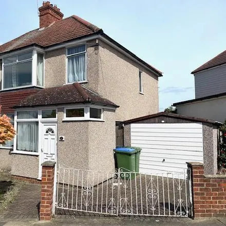 Buy this 3 bed duplex on Thornhill Avenue in London, London