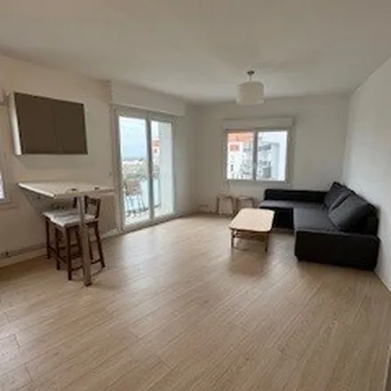 Rent this 3 bed apartment on 71 Boulevard d'Italie in 85000 La Roche-sur-Yon, France