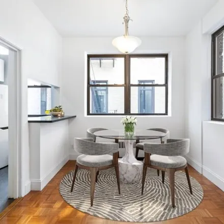 Image 3 - 15 E 71st St Apt 3B, New York, 10021 - Apartment for rent