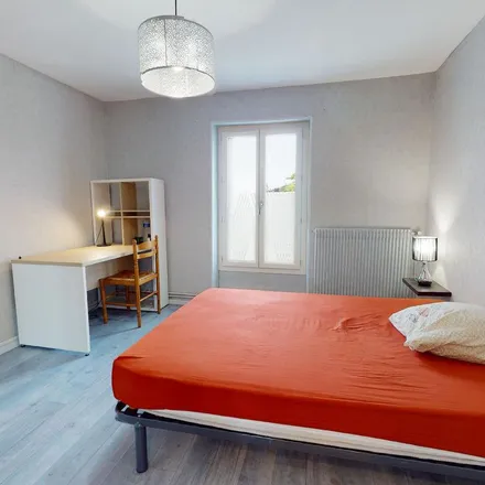 Rent this 2 bed apartment on 11 Rue de la Libération in 16400 La Couronne, France
