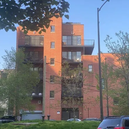 Buy this 3 bed condo on 1921-1925 North Lincoln Avenue in Chicago, IL 60610