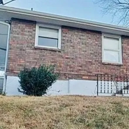 Buy this studio house on 1319 Topping Avenue in Kansas City, MO 64126