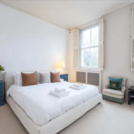 Image 4 - 46 Redcliffe Gardens, London, SW10 9BH, United Kingdom - Apartment for rent