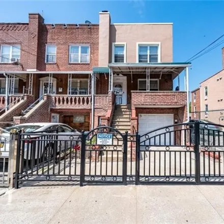 Buy this 4 bed house on 2519 Matthews Avenue in New York, NY 10467
