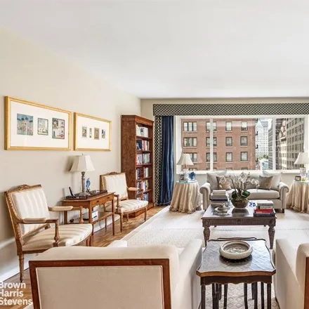 Buy this studio apartment on 475 PARK AVENUE 7C in New York