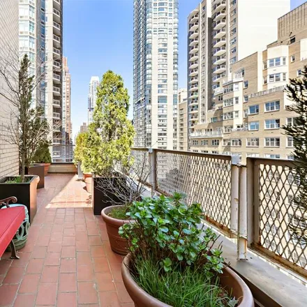 Image 3 - 166 EAST 63RD STREET 16C in New York - Townhouse for sale
