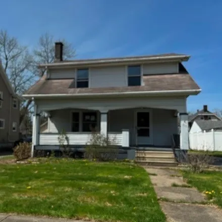 Buy this 4 bed house on 516 Oak Knoll Avenue Southeast in Warren, OH 44483