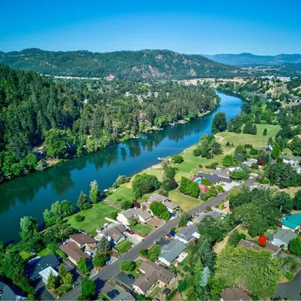 Image 3 - 385 Chinkapin Ct, Roseburg, Oregon, 97470 - House for sale