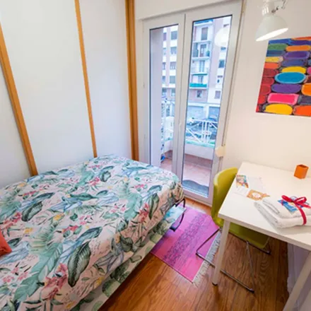 Rent this 3 bed apartment on Calle Tiboli / Tiboli kalea in 27, 48007 Bilbao