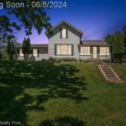 Buy this 3 bed house on West 8 Mile Road in Green Oak Charter Township, MI