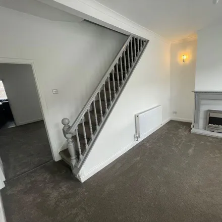 Image 3 - Burnley Road, Clayton-le-Moors, BB5 5LF, United Kingdom - Townhouse for rent