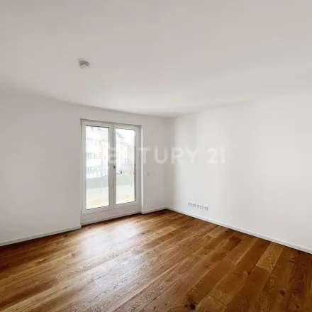 Rent this 3 bed apartment on Thielenstraße 21 in 60433 Frankfurt, Germany