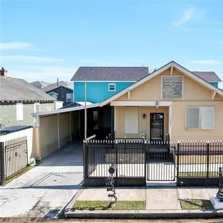 Rent this 3 bed house on 3871 Avenue Q ½ in Galveston, TX 77550